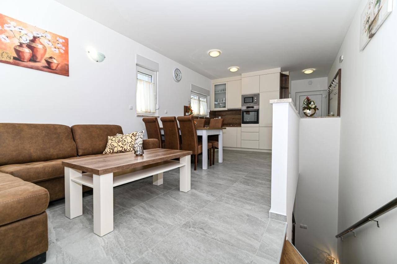 Luxury Apartment With Swimming Pool Ana トロギール エクステリア 写真
