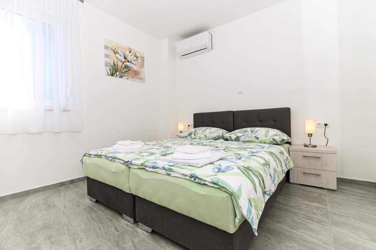 Luxury Apartment With Swimming Pool Ana トロギール エクステリア 写真